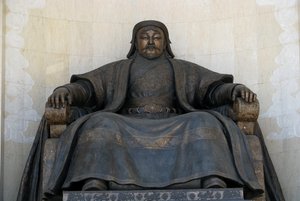 Estatua sentada de Chingis Khan en el edificio del Parlamento en Ulan Bator, 2005 de Unbekannt