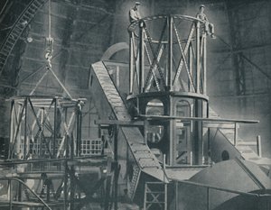 Sección por sección se monta la enorme estructura de acero del cilindro de Hooker, c. 1935