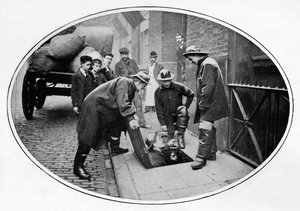 Alcantarilleros bajando, Londres, c1903 1903 de Unbekannt