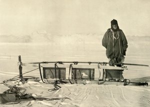 Shackleton junto al trineo del sur roto, c1908, 1909 de Unbekannt