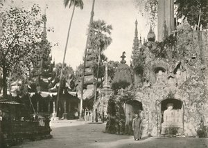 Santuarios en la Pagoda Shwe Dagon, Rangún, 1900 de Unbekannt