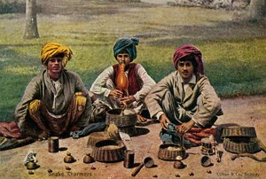 Encantadores de serpientes, c. 1910