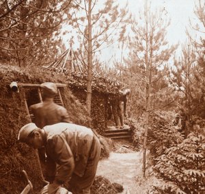 Soldados en refugios cubiertos de tierra, Genicourt, norte de Francia, c1914-c1918 de Unbekannt