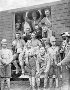 Soldados del 18º de Húsares en el tren a Pretoria, Sudáfrica, Guerra de los Bóeres de Unbekannt