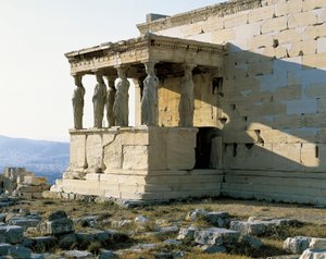 Cara sur del templo del Erecteión, Acrópolis de Atenas. Fotografía de Unbekannt
