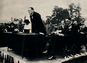 Hablando en las Fábricas de Municiones de Enfield, 1917, 1945