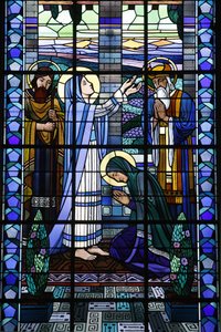 Vidriera en la iglesia católica Notre Dame du Rosaire: la Visitación, Saint-Ouen, Francia de Unbekannt