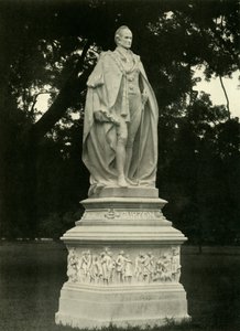 Estatua de Lord Curzon en los jardines del Victoria Memorial Hall, 1925