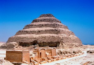 Pirámide escalonada del rey Djoser Zozer, Saqqara, Egipto, 3ª Dinastía, c. 2613 a.C. de Unbekannt