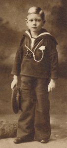 Príncipe Alberto con traje de marinero a los seis años, c1901 1937 de Unbekannt