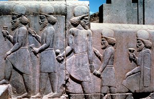Relieve de piedra mostrando sujetos trayendo tributo, sur de Irán, siglo VI-V a.C.