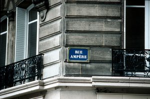 Señal de calle, Rue Ampere, París, Francia