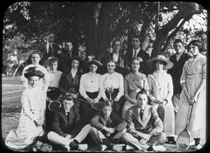 Retrato de grupo de tenis, finales del siglo XIX o principios del XX de Unbekannt