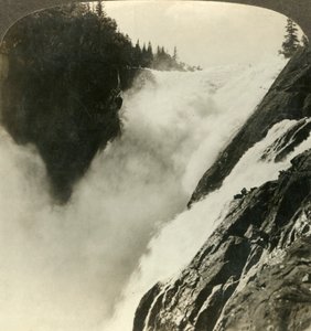 Esplendor magnífico de las poderosas cataratas Riukan, donde comienza su caída de 800 pies, Noruega, c1905 de Unbekannt