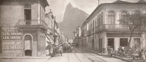 El extremo de Botafogo de la elegante Rua Sao Clemente. Corcovado en la distancia, 1914