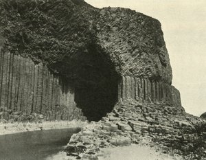 La cueva de un héroe guerrero, c1948 de Unbekannt