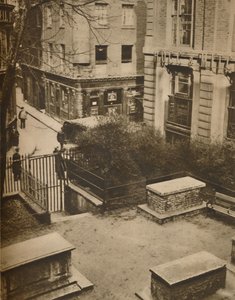 The Coopers Arms desde el Cementerio de St. Olaves, Silver Street, c1935 de Unbekannt