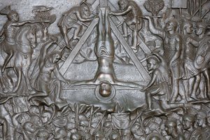La Crucifixión de San Pedro (detalle) - Puerta de entrada de la Basílica de San Pedro, Roma, Italia de Unbekannt