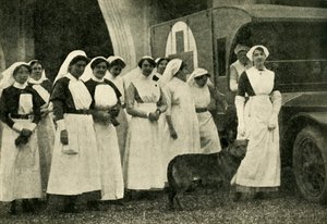 La Duquesa de Westminster con enfermeras, Le Touquet, Primera Guerra Mundial, 1914, c. 1920 de Unbekannt