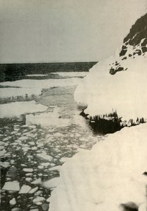 El primer lugar de desembarco, mostrando el hielo de la bahía rompiéndose y derivando hacia el norte, 1908, 1909 de Unbekannt