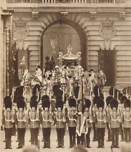 El rey y la reina salen del palacio para su coronación, 1937 de Unbekannt