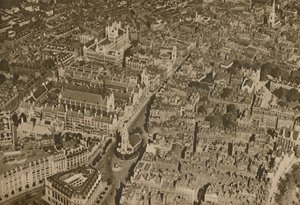 La Guarida de la Ley como Pocos Londinenses la Ven: El Templo y los Tribunales de Justicia, c1935 de Unbekannt