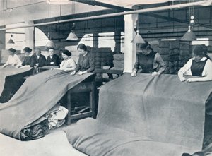La fabricación del caqui: examinando la tela terminada, c. 1914 de Unbekannt
