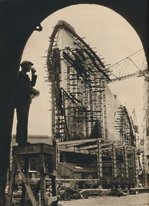 El casco masivo, parcialmente colocado, 1930-1934, 1936