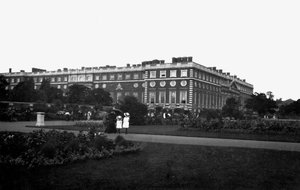 El Palacio, Hampton Court, siglo XX