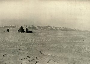 La Cordillera Reina Alexandra fotografiada en el camino hacia abajo del glaciar, c. 1908, 1909 de Unbekannt