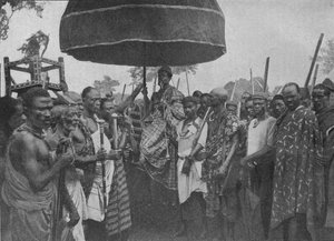 El rey sometido de Akim llevado en su silla de estado, 1902 de Unbekannt