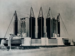 El edificio de viajes y transporte, 1932-1933