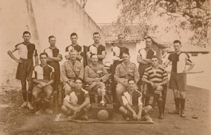 El equipo de fútbol de los jóvenes soldados del Primer Batallón, El Regimiento Real de West Kent de Unbekannt