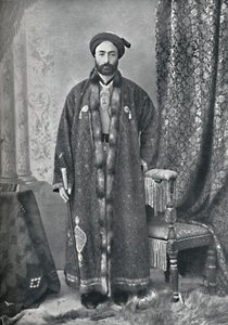El oficial a cargo del santuario sagrado en Mashhad, Persia, 1902 de Unbekannt