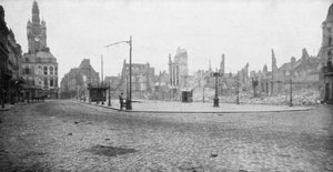 Las ruinas y el campanario de Douai, Francia, 1918 de Unbekannt