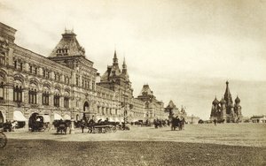 Las filas comerciales superiores en la Plaza Roja, Moscú, Rusia, 1910s de Unbekannt