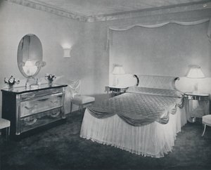 Las cualidades vibrantes del plexiglás se utilizan en esta habitación, 1942 de Unbekannt