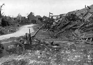El pueblo de Mametz después del bombardeo de julio, Batalla del Somme, 1916 de Unbekannt