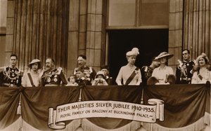 Jubileo de Plata de Sus Majestades 1910-1935. Familia Real en el Balcón del Palacio de Buckingham, 1935 de Unbekannt
