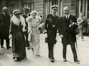 Sus Majestades en Edimburgo durante las celebraciones del Jubileo del Rey Jorge V de Unbekannt