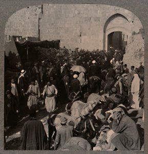 Tráfico por la Puerta de San Esteban, Jerusalén, c. 1900 de Unbekannt