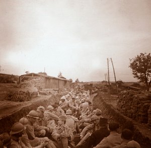 Tropas en vagones abiertos, Genicourt, norte de Francia, c1914-c1918 de Unbekannt