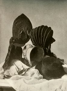 Dos calesas de seda, gorra de montar, sombrero cuáquero, sombrero, guantes y falda, siglo XVIII, 1937 de Unbekannt
