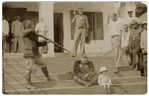 Un gorila domesticado, c.1910 de Unbekannt