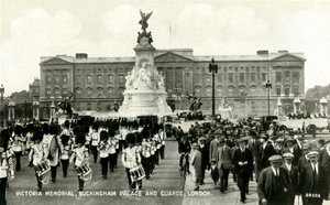 Memorial de Victoria, Palacio de Buckingham y Guardias, Londres, años 1930 de Unbekannt