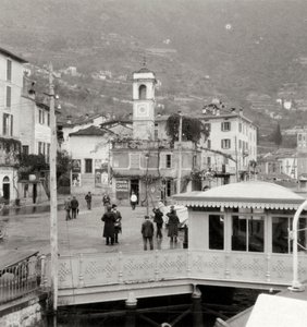 Vista de Moltrasio en la orilla del Lago de Como, Italia, siglo XX de Unbekannt