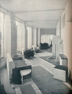 Vista de la Sala del Sol a la luz del día, mostrando las tres ventanas y columnas, 1930 de Unbekannt