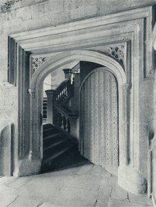 Puerta norte de Waynflete, con las escaleras del siglo XVII a la escuela superior y antecapilla, 1926 de Unbekannt
