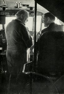 Winston Churchill hablando con el Capitán Shakespeare del hidroavión Berwick