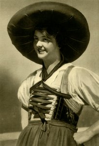 Mujer con traje tradicional, Tirol, Austria de Unbekannt
